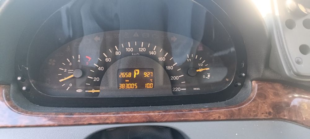 Vând Mercedes Benz Viano