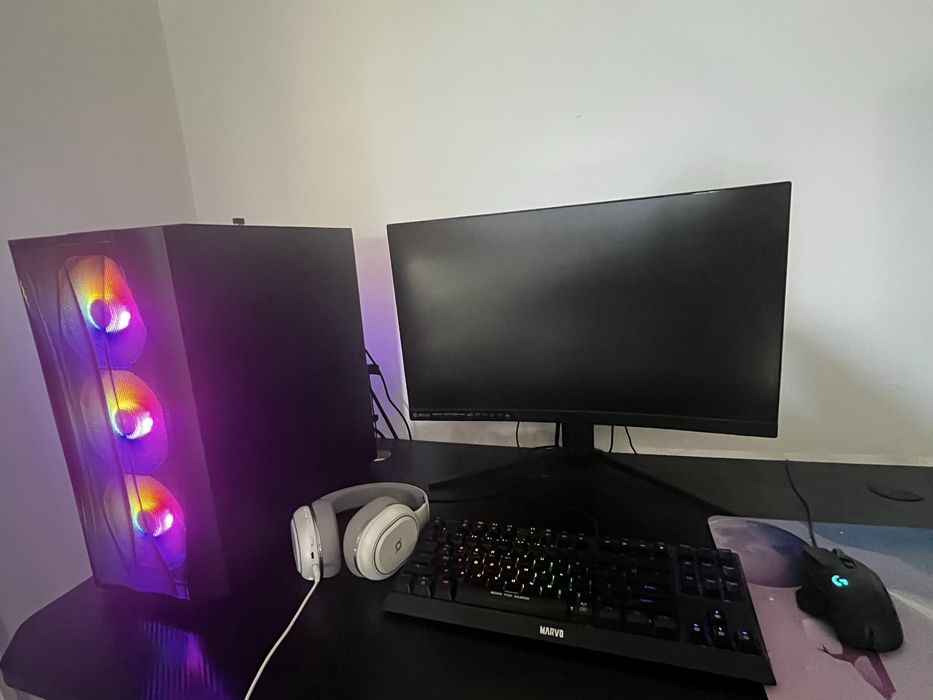 Se vinde setup de gaming.