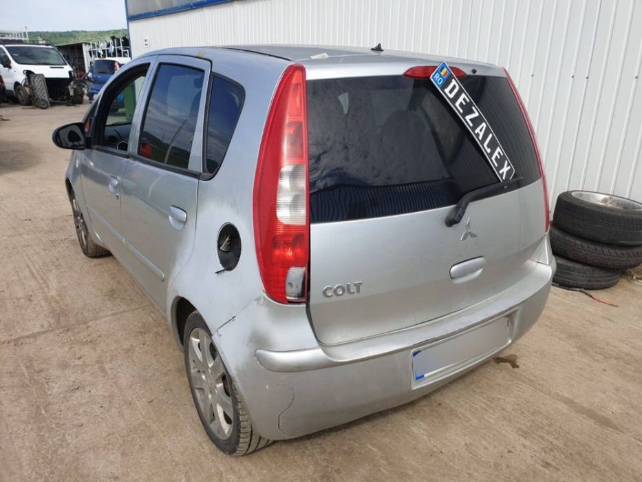 Dezmembrez Mitsubishi Colt 1.3 i benzina
