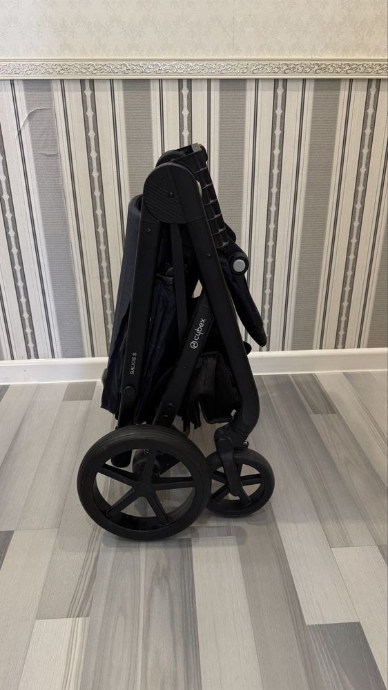 Коляска cybex balios S синего цвета