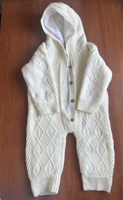 Продам комбинезон для малыша.