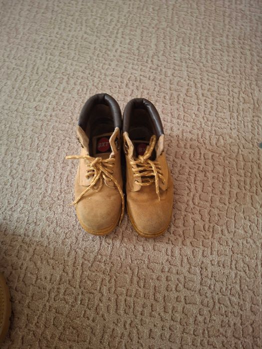 Продавам 2 чифта  мъжки зимни боти