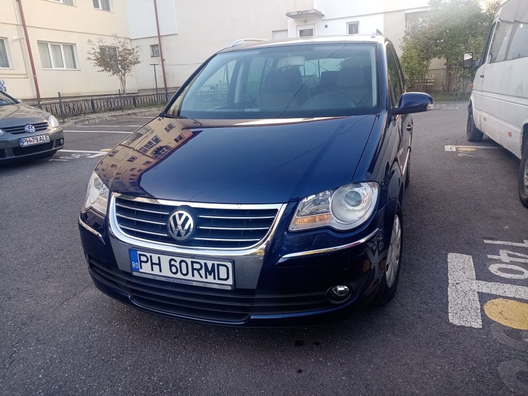 Vând sau schimb Volkswagen Touran facelift