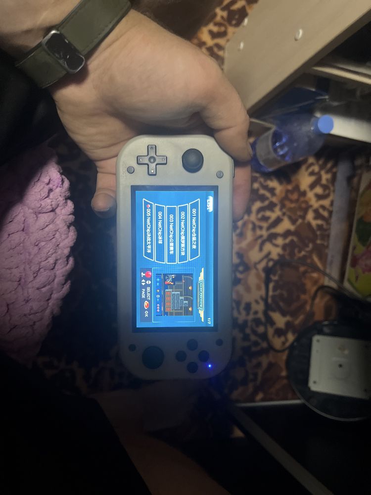 Продаю приставку игравую флешка все есть толька игр нет на флешки