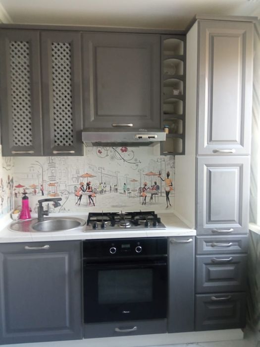 Продам кухонный гарнитур вместе с бытовой техникой