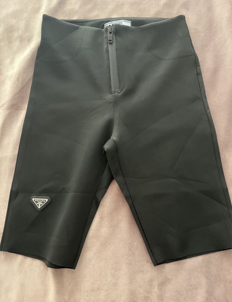 Pantaloni scurti/ Colanti prada