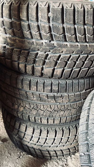 Зимний покрышка почти новый