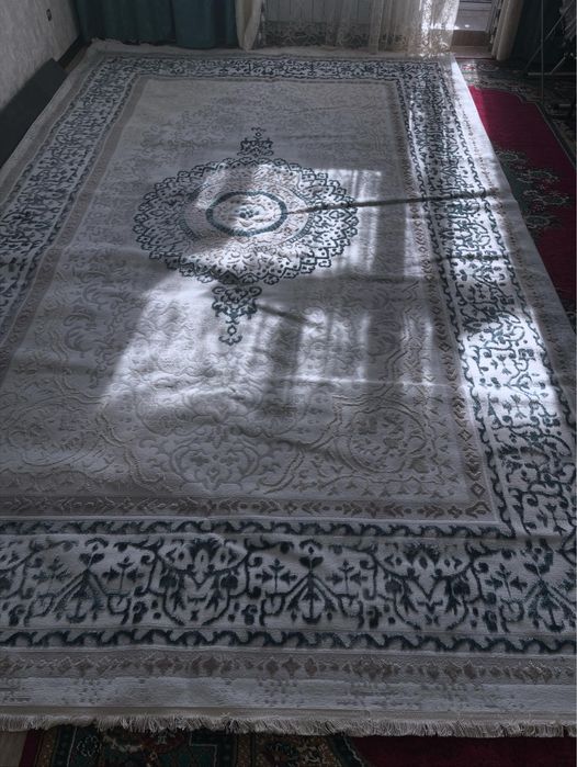 Продам новый ковер 2.5 на 4