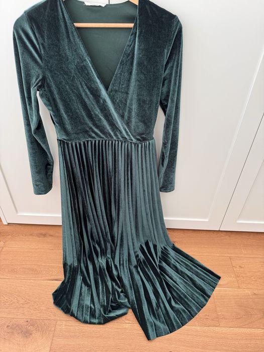 Коледна плисирана рокля Reserved