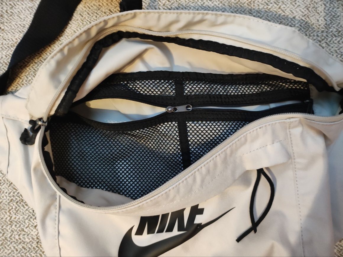 Спортни чанти на Nike