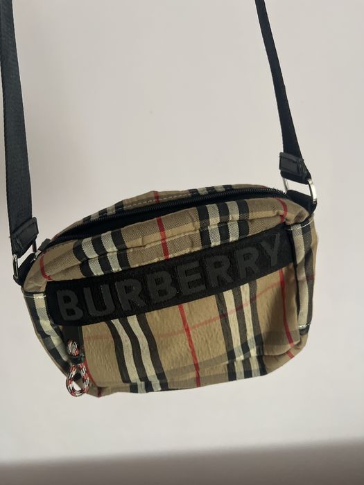 Burberry чантичка през рамо