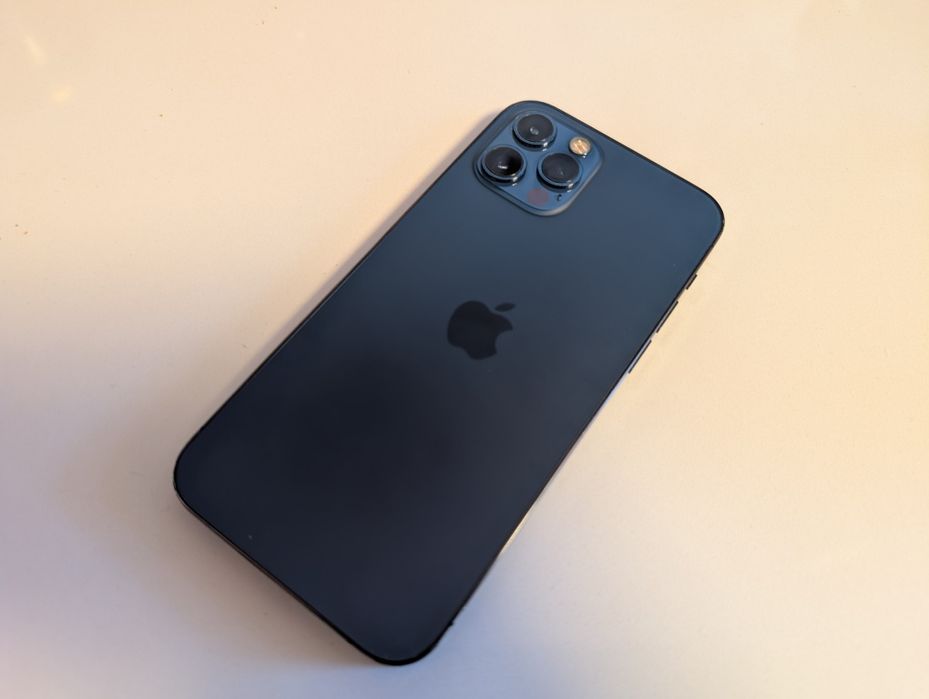 iPhone 12 Pro - iStyle 100% батерия