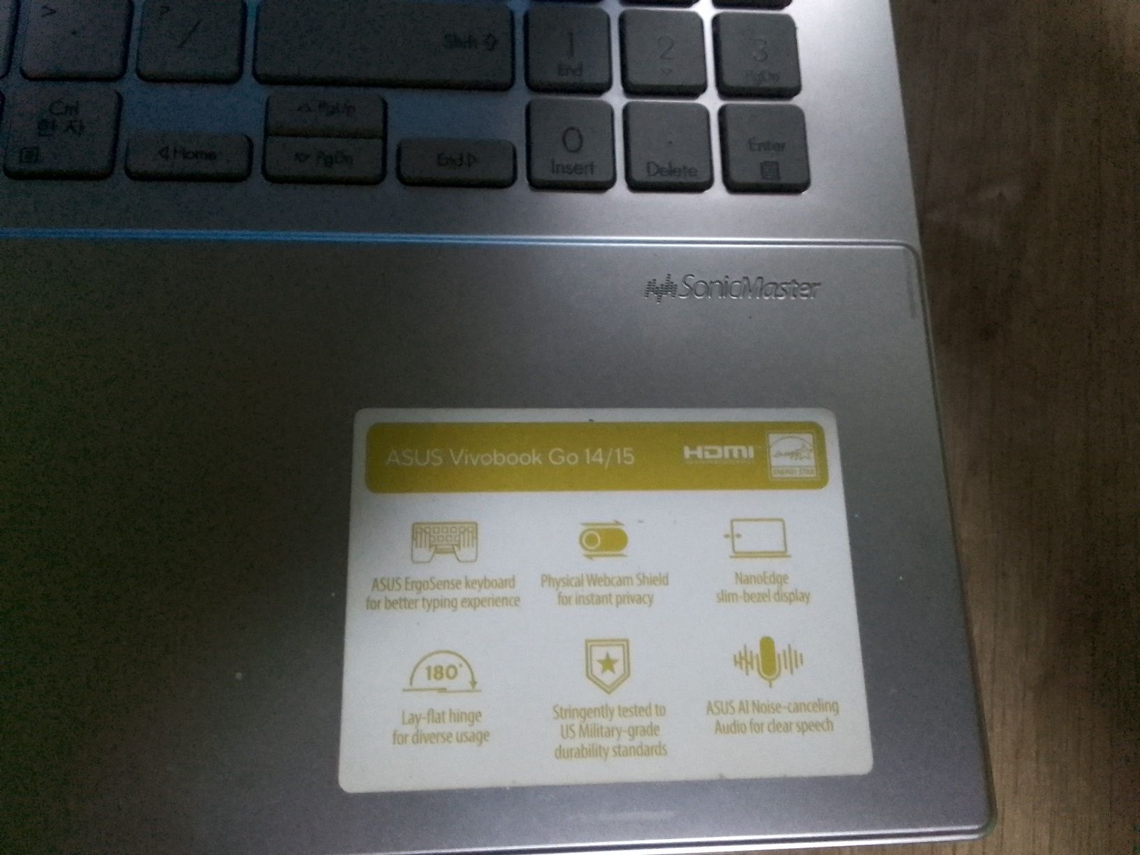 ASUS book noutbuk
