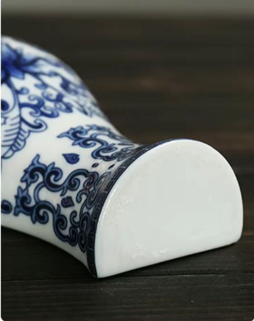 Настенные  небольшие  фарфоровые  вазочки для цветов и декора стен
Вы