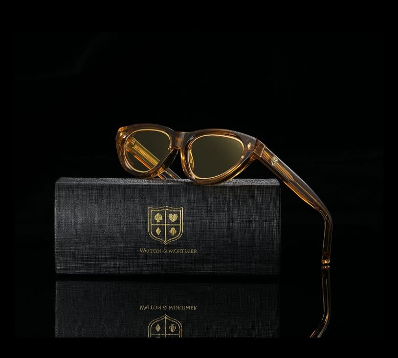 Слънчеви очила с златно покритие.

Часовници

Мода

Монети и марки

Ко