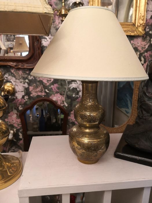 Винтидж подови, настолни лампа