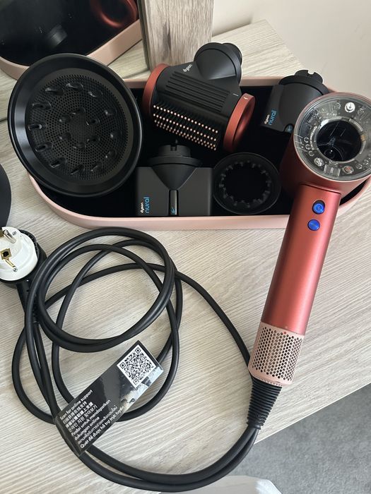 Фен Dyson Airstrait в оттенке Strawberry