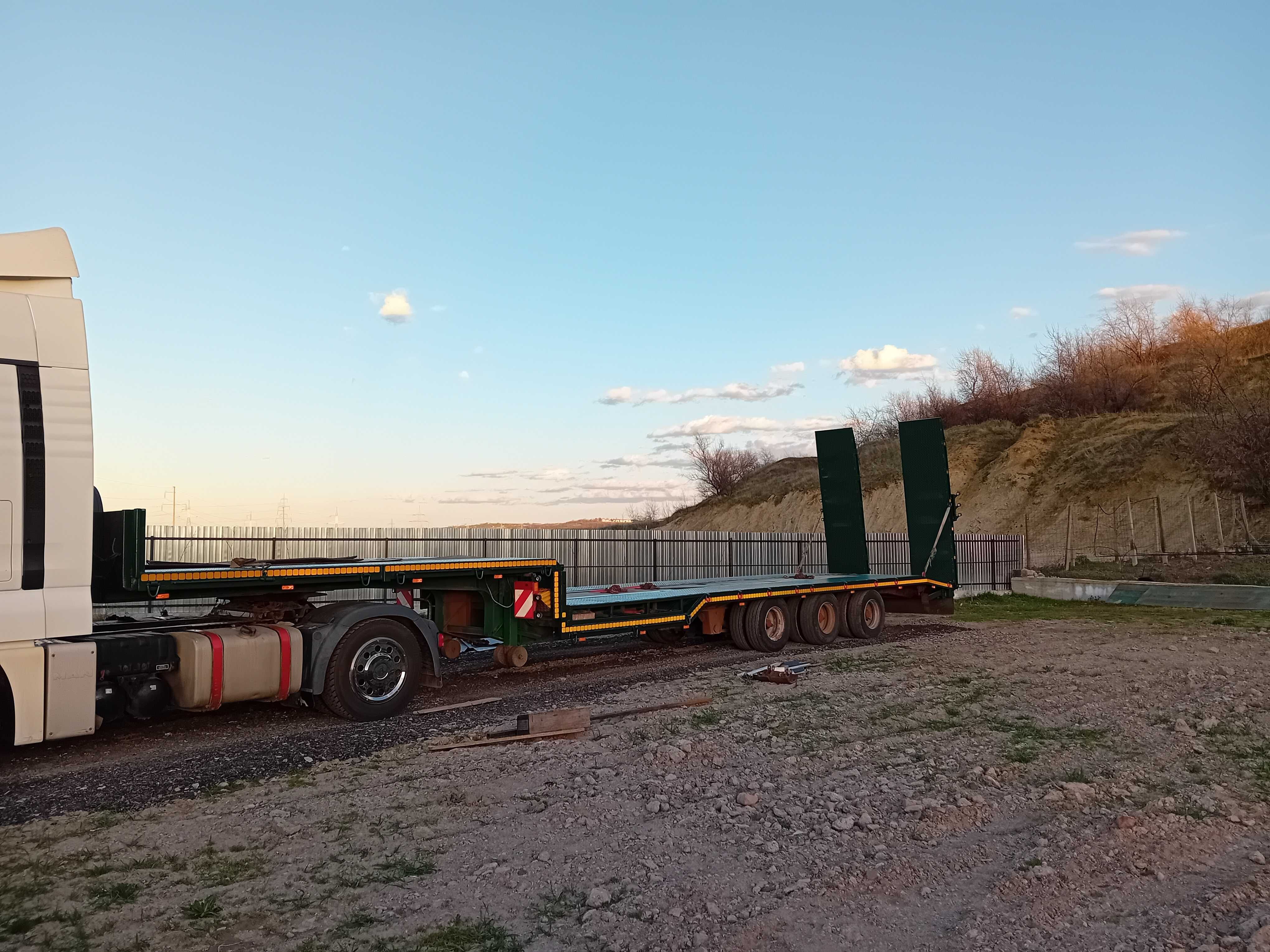 Vând TRAILER Fruehauf