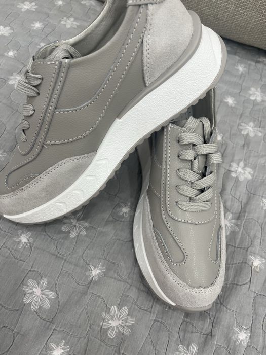 Продам абсолютно новые кроссовки натуральная кожа