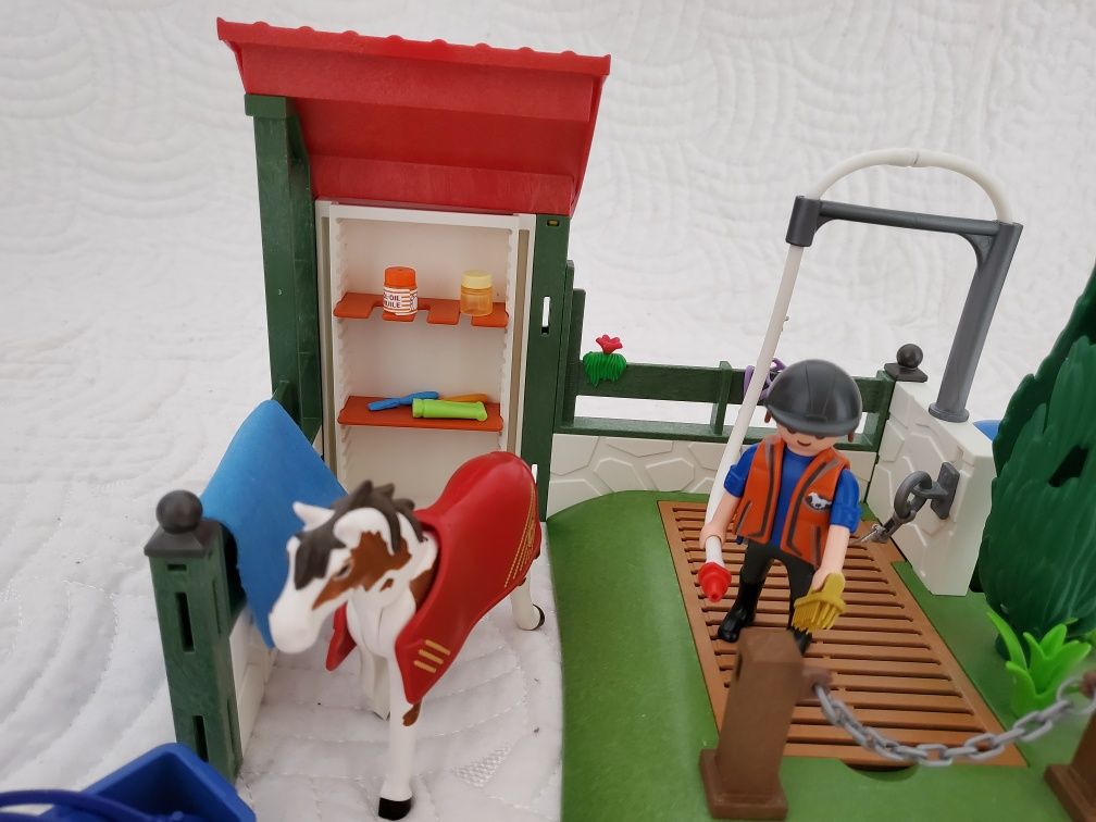 Playmobil staţie de îngrijire de cai