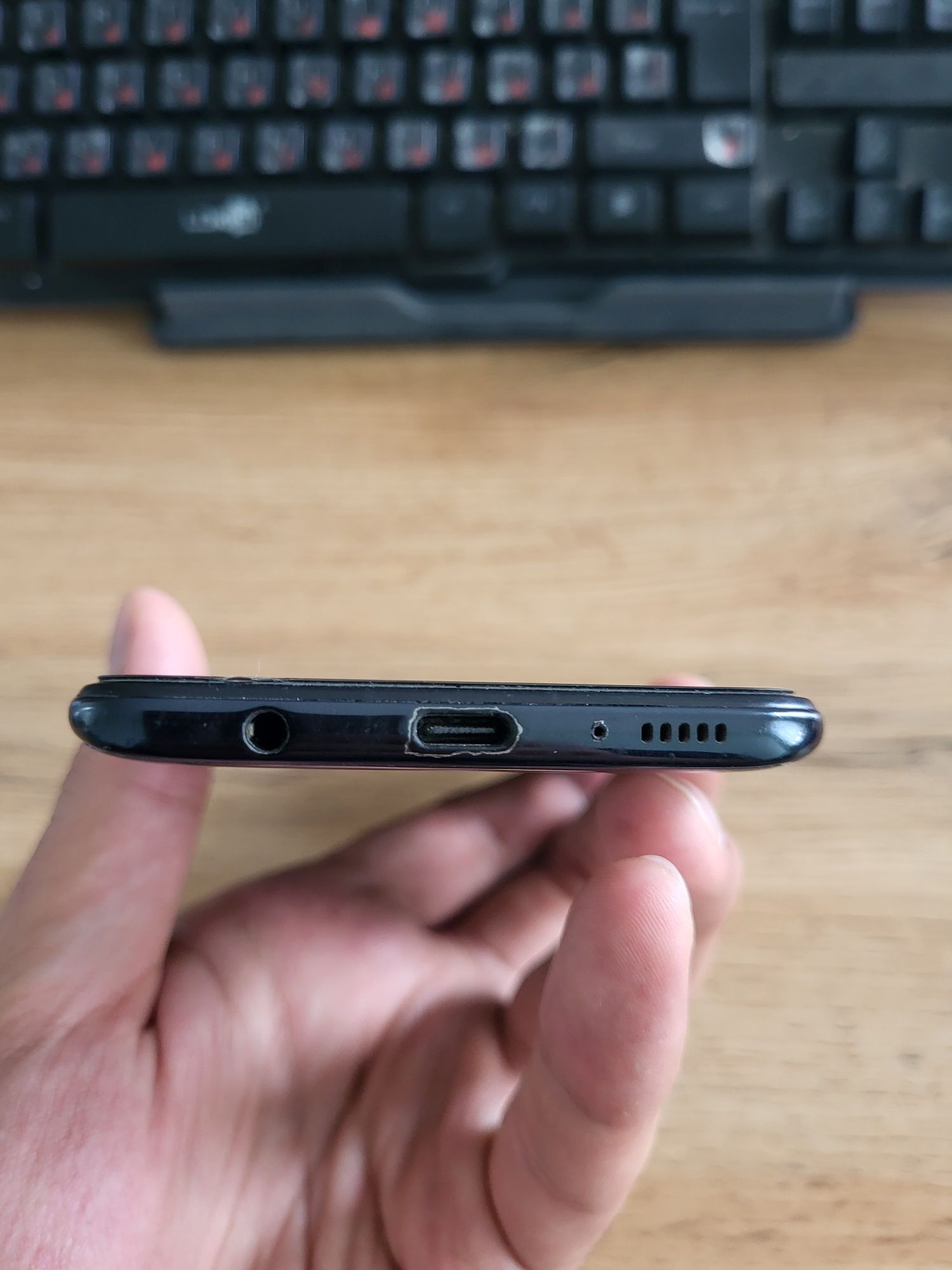 Продам Samsung A30