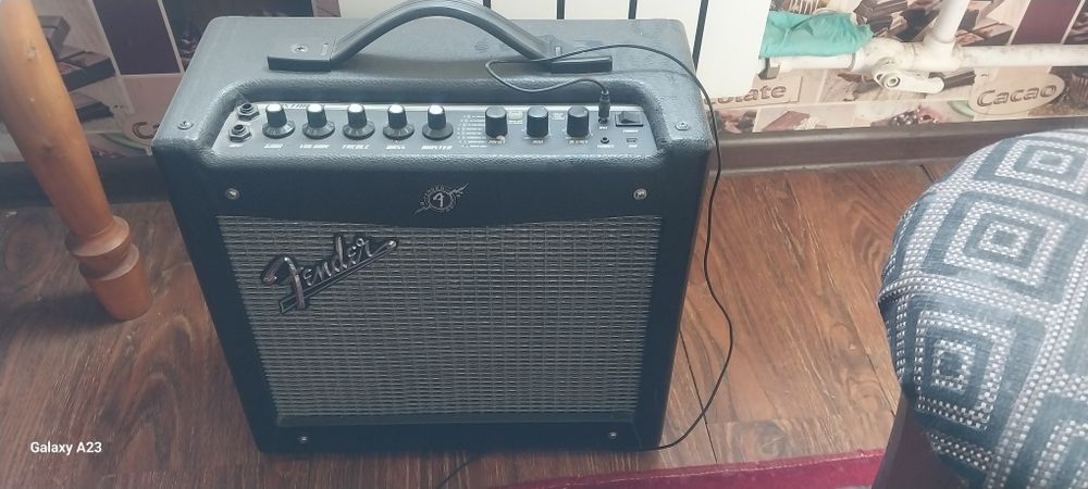 Продам гитарный комбо усилитель  Fender