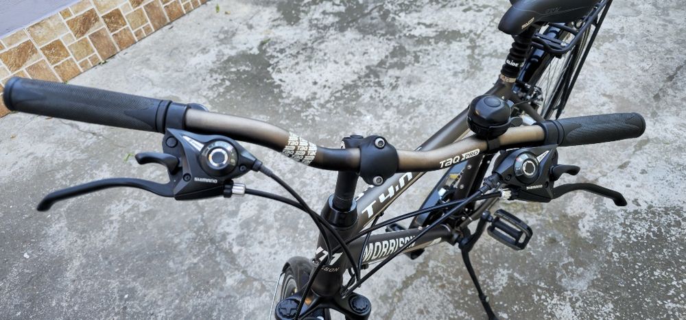 Vând bicicletă trekking Morrison T4.0