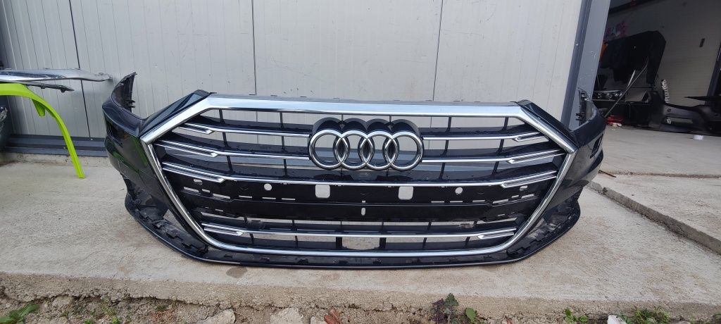 Bara fata audi a8 2020