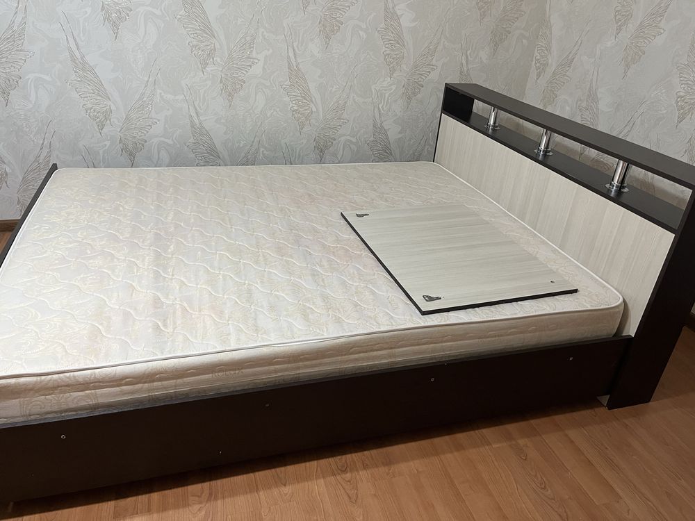 Двухспальная кровать