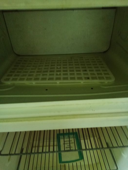 Продаётся холодильник Минск 12Е.В хорошем состоянии - работает. Мороз.