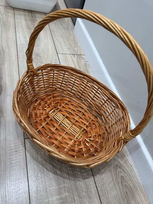 плетеная корзина на подарок