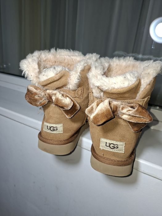Vând cisme UGG nr 39 originale