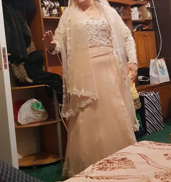 Офицялна роклия нова не исползвана