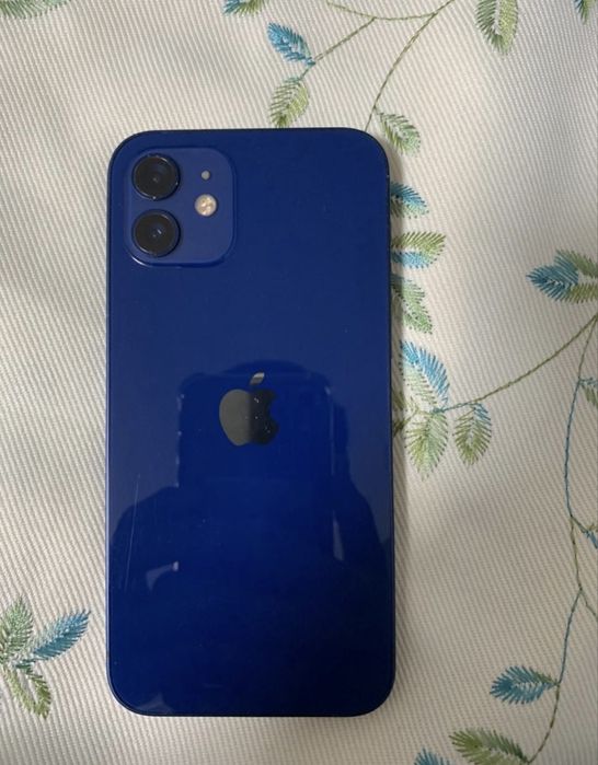 В продаже айфон 12