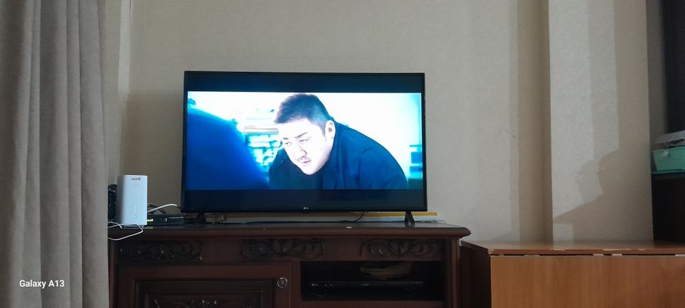 Телевизор почти новый продам