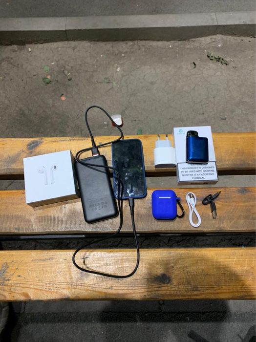 Продаю айфон 12 мини, айр подс, пауэр банк