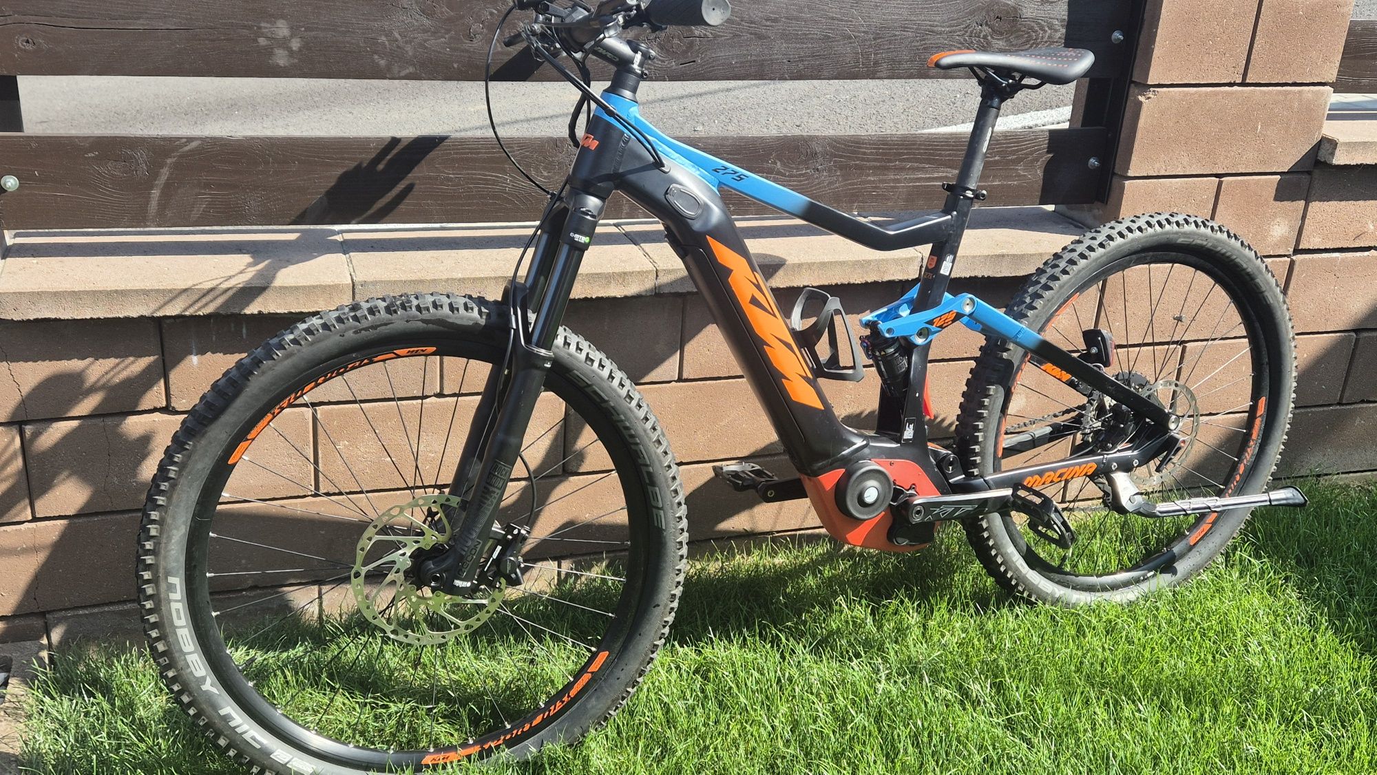 Bicicleta electrica KTM Macina Lycan 275 full suspension