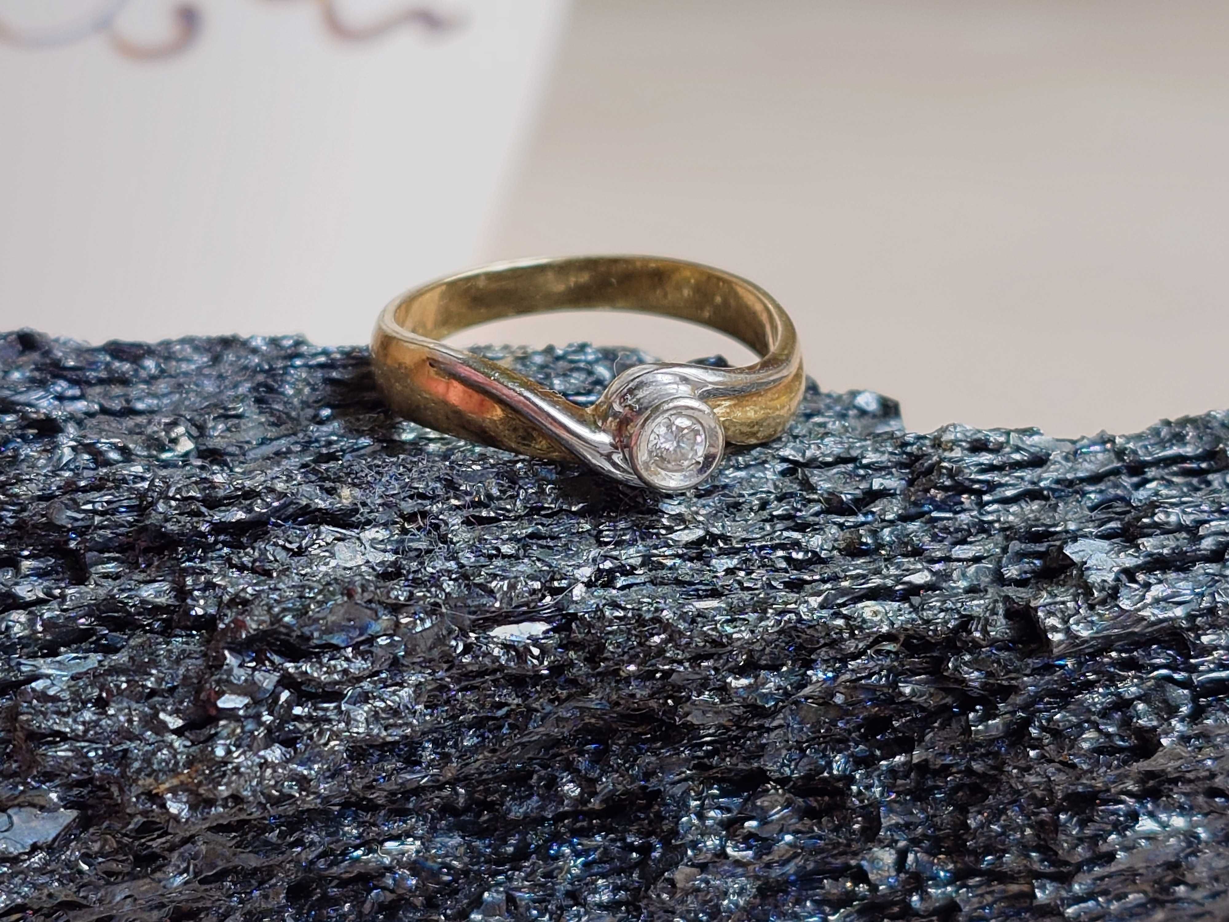 Inel de logodna din aur galben si alb de 18 k cu diamant natural