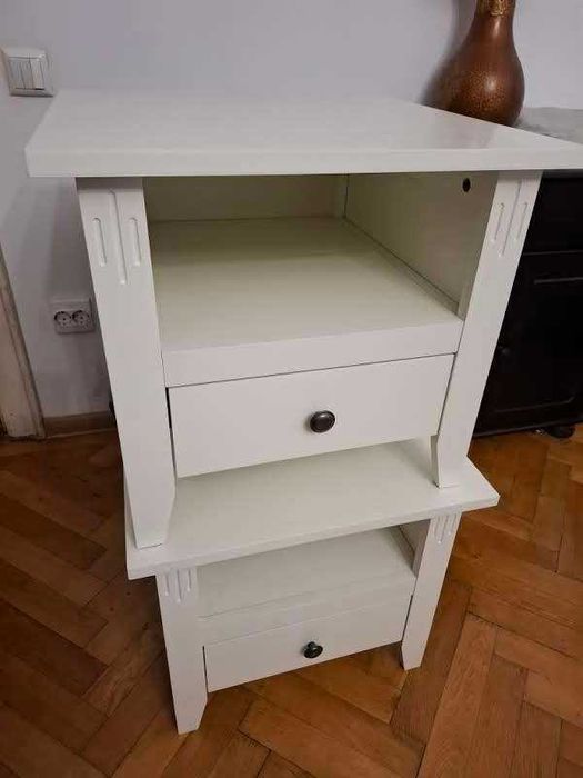 Doua noptiere lemn albe Ikea ca noi, in stare perfecta, 400 lei bucata