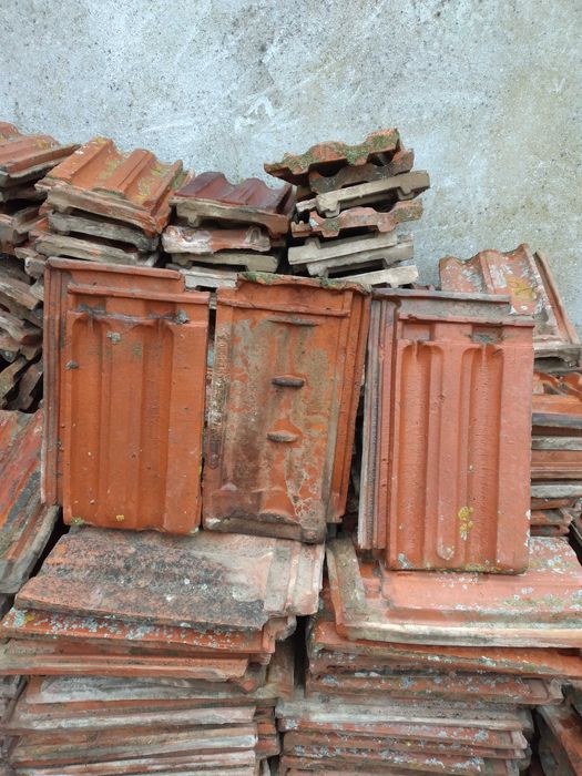 Продавам керемиди за покрив.