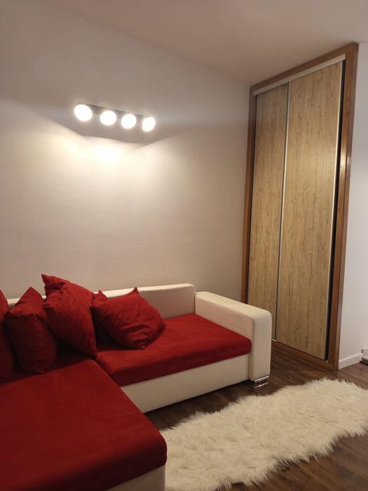 Închiriez garsonieră