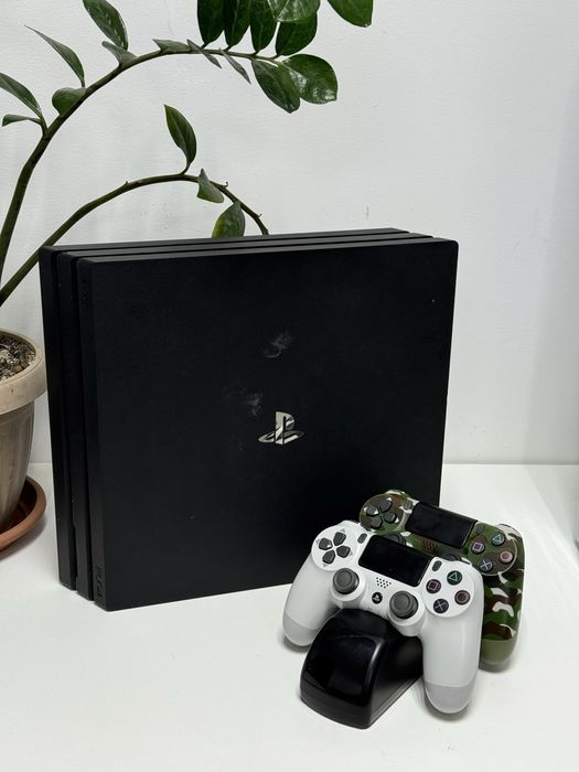 Sony PS4 Pro+ диск MK XL + док-станция для геймпадов в подарок