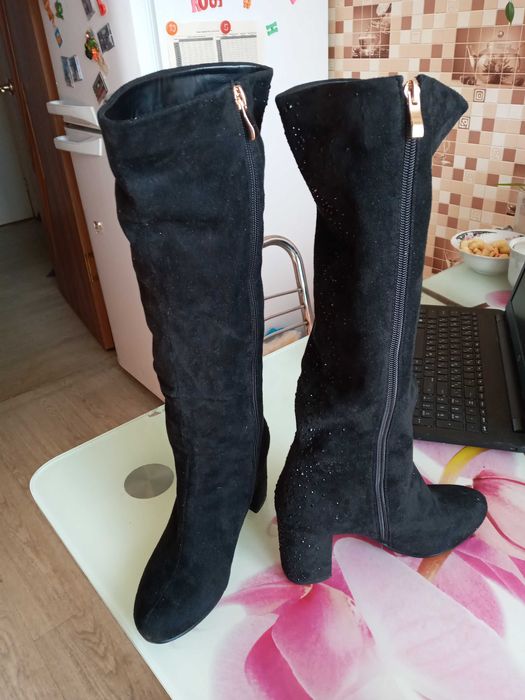 Сапоги осенние замшевые со стразами новые 38 р, 15000 торг!