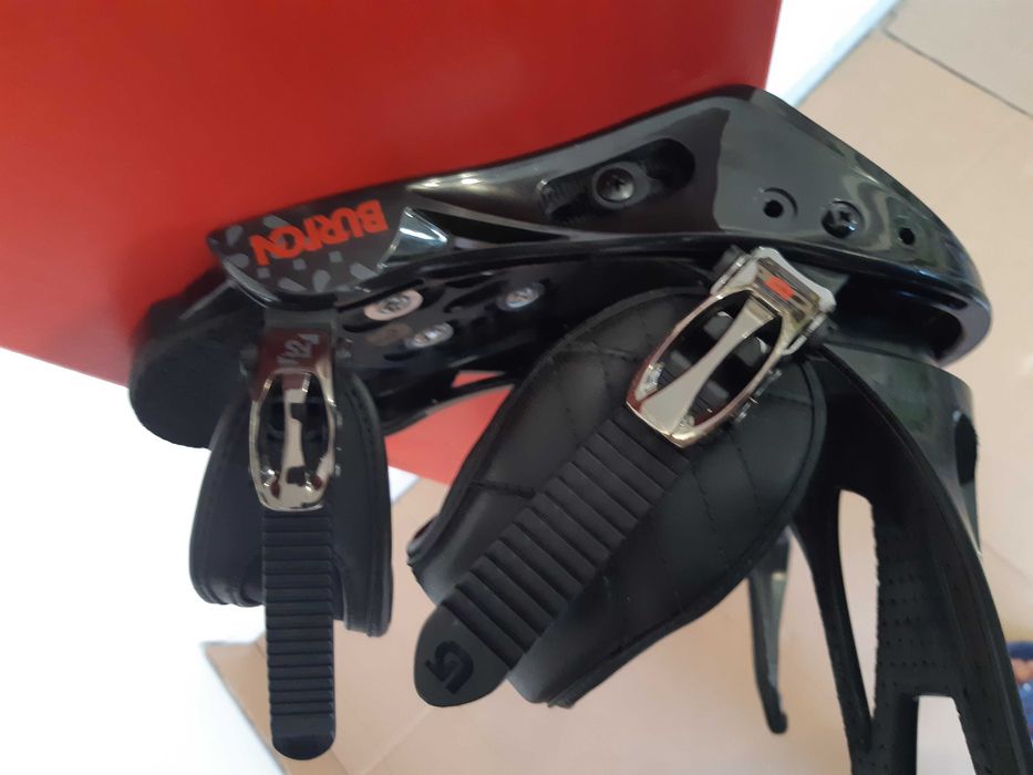 Placa snowboard 146 cm noua cu legaturi Burton noi - boots