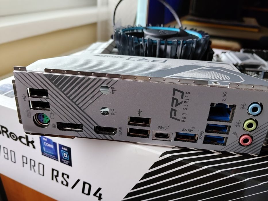 Vând Intel Core i3 14100F, ASRock Z790 Pro RS/D4, 32GB DDR4 Corsair