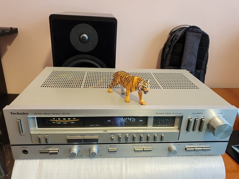 Technics SA-222. Receiver vintage superb. Sunet analogic de vis.