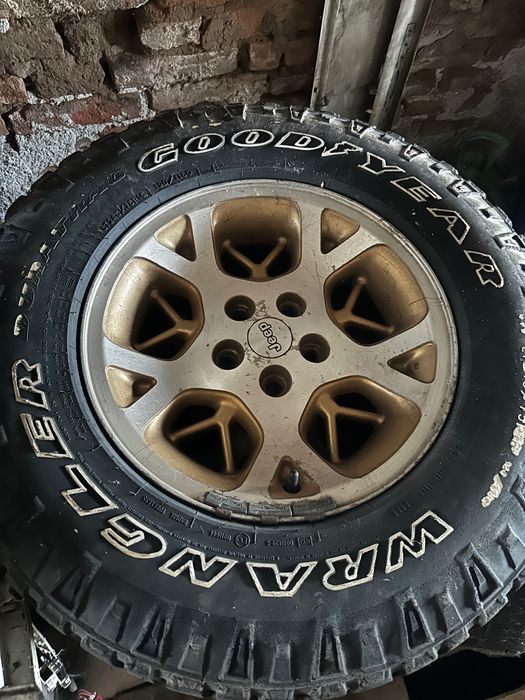 Гуми с джанти за Jeep ZJ/XJ