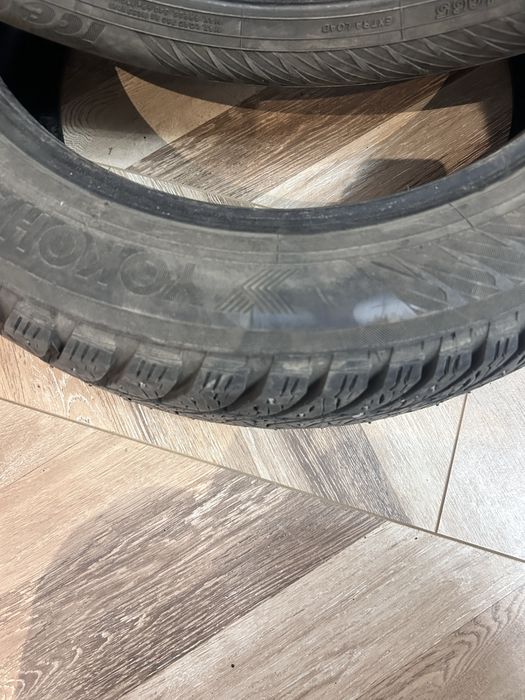 Продаю шины зимние  215/55/R17