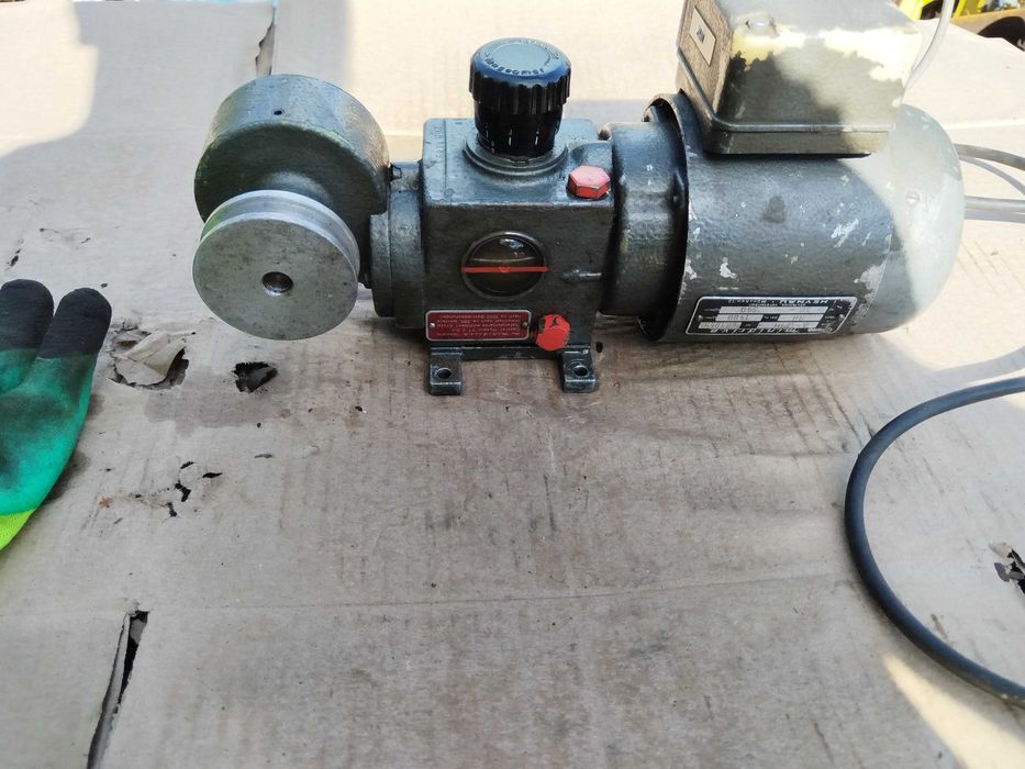 Motor electric cu reductor cu reglare a turației cazan povarna
