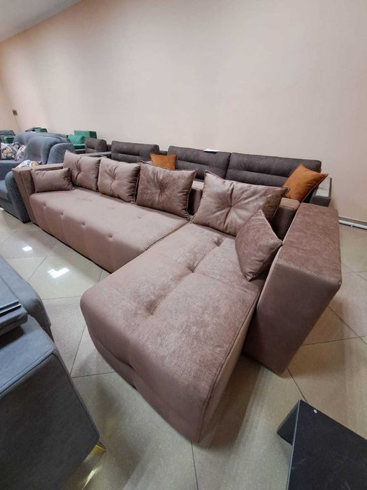 Диван дутый золото